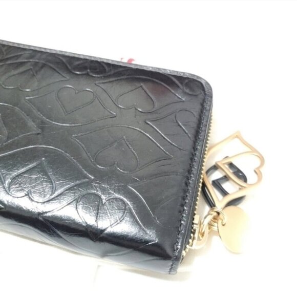 See by Chloé Embossed Heart Patent Zip Around Wallet Black Charm - Picture 9 of 9